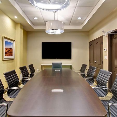 Hampton Inn & Suites By Hilton Saskatoon Airport מראה חיצוני תמונה