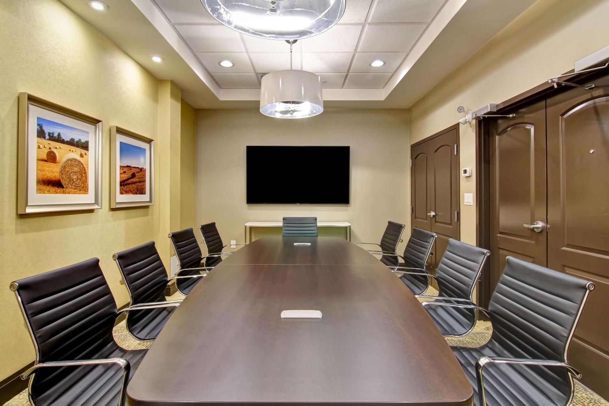 Hampton Inn & Suites By Hilton Saskatoon Airport מראה חיצוני תמונה
