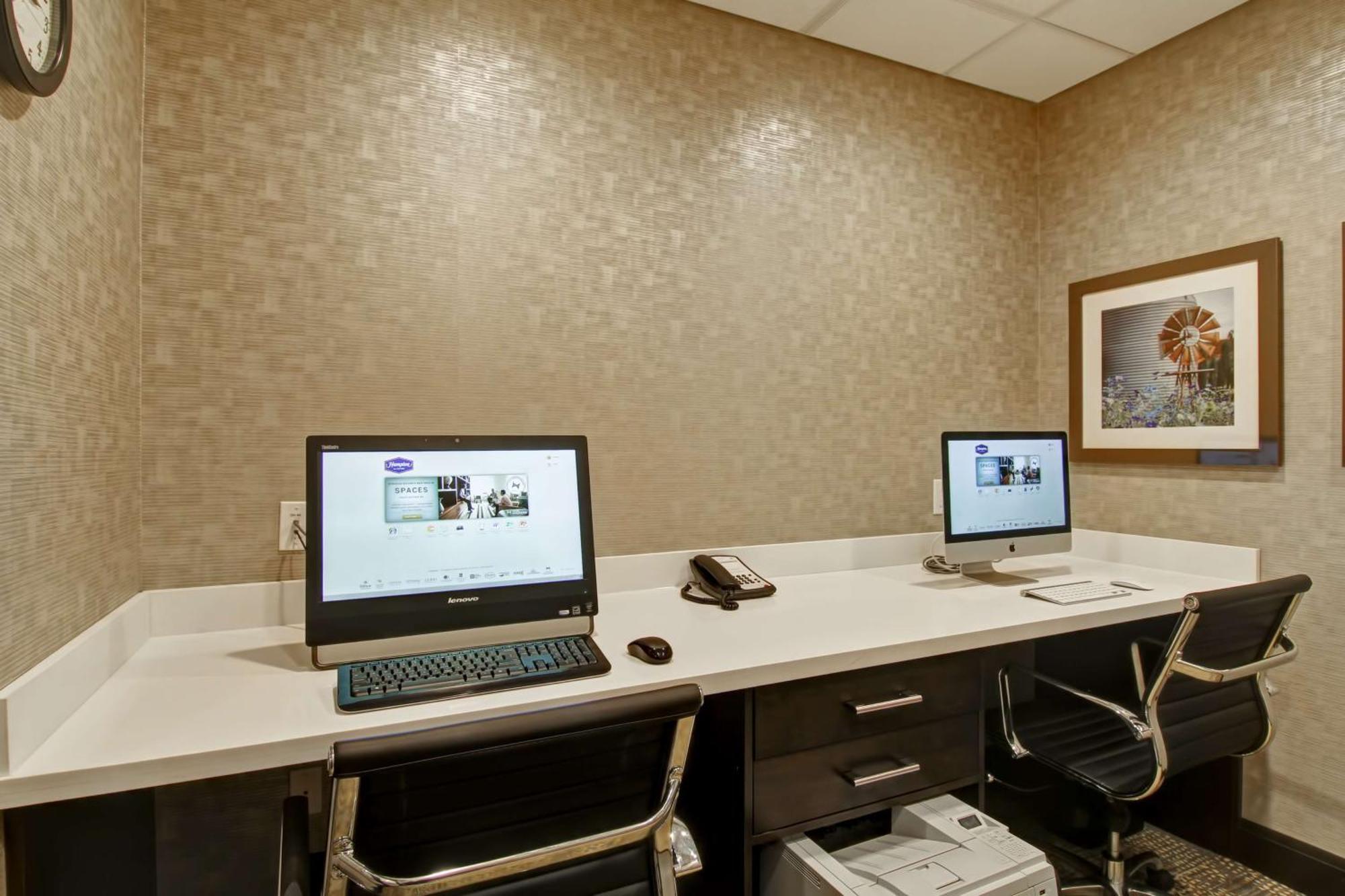 Hampton Inn & Suites By Hilton Saskatoon Airport מראה חיצוני תמונה