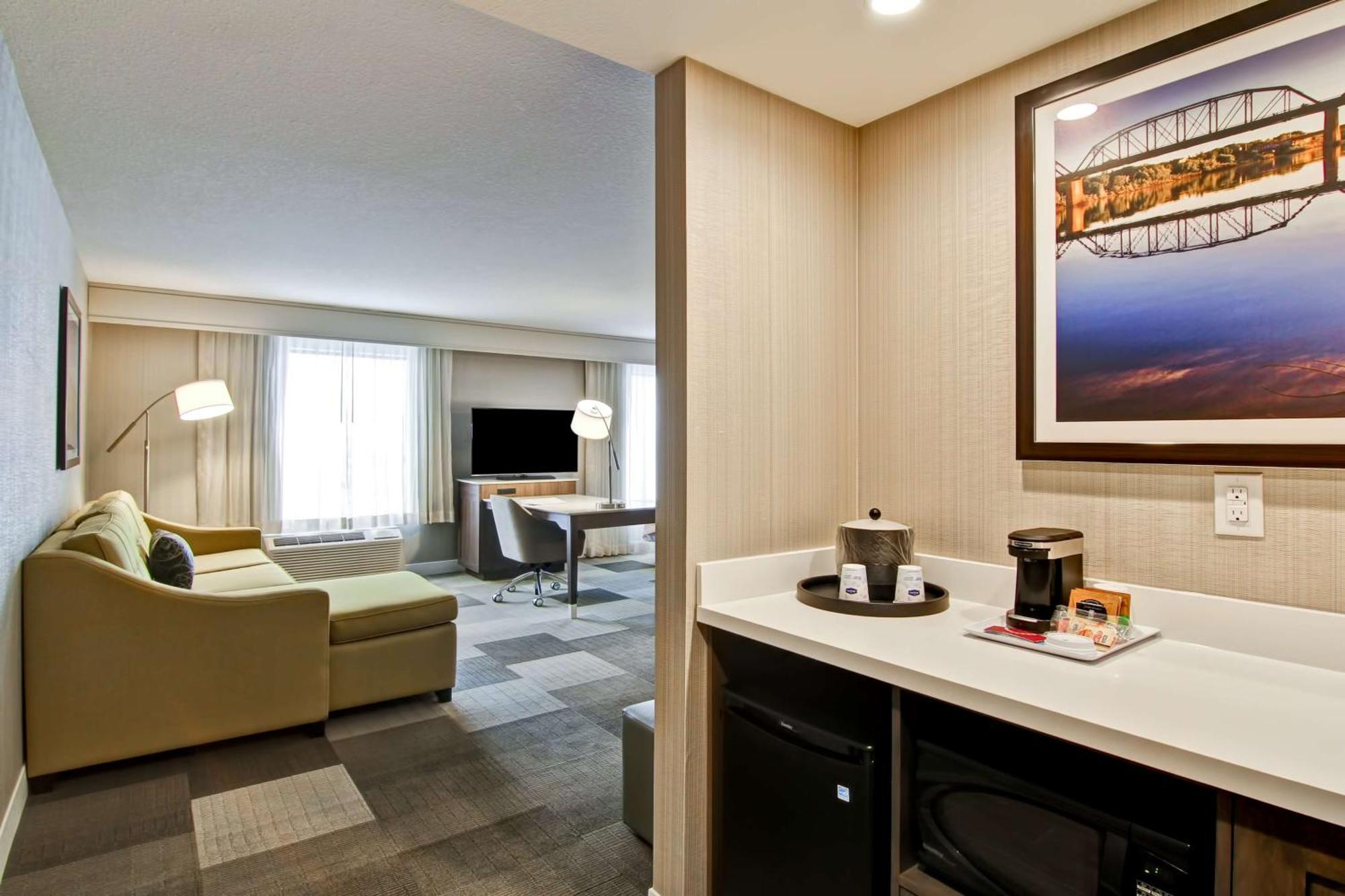Hampton Inn & Suites By Hilton Saskatoon Airport מראה חיצוני תמונה