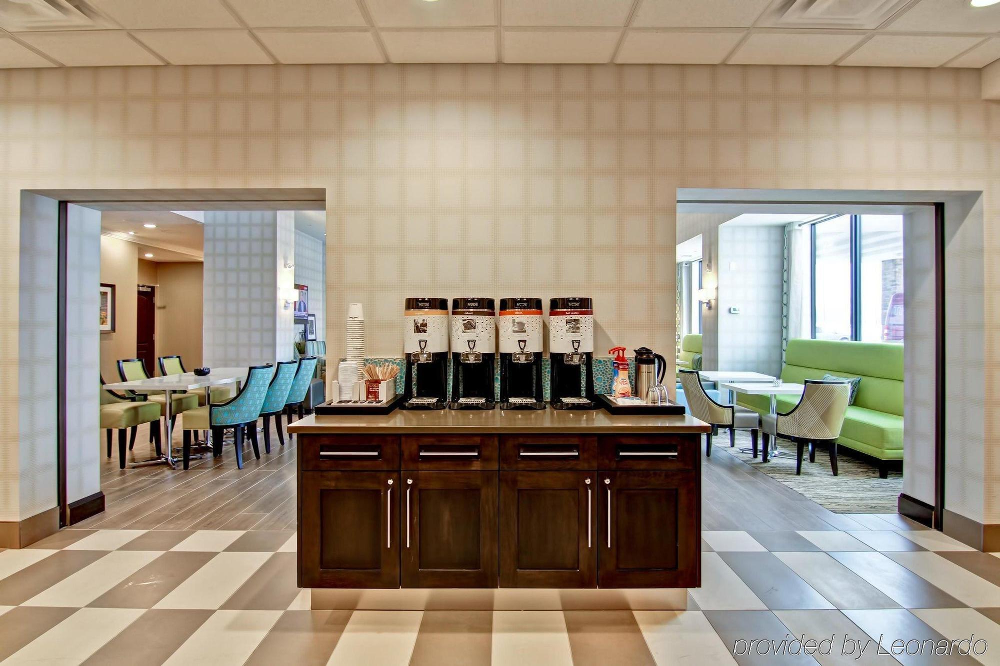 Hampton Inn & Suites By Hilton Saskatoon Airport מראה חיצוני תמונה